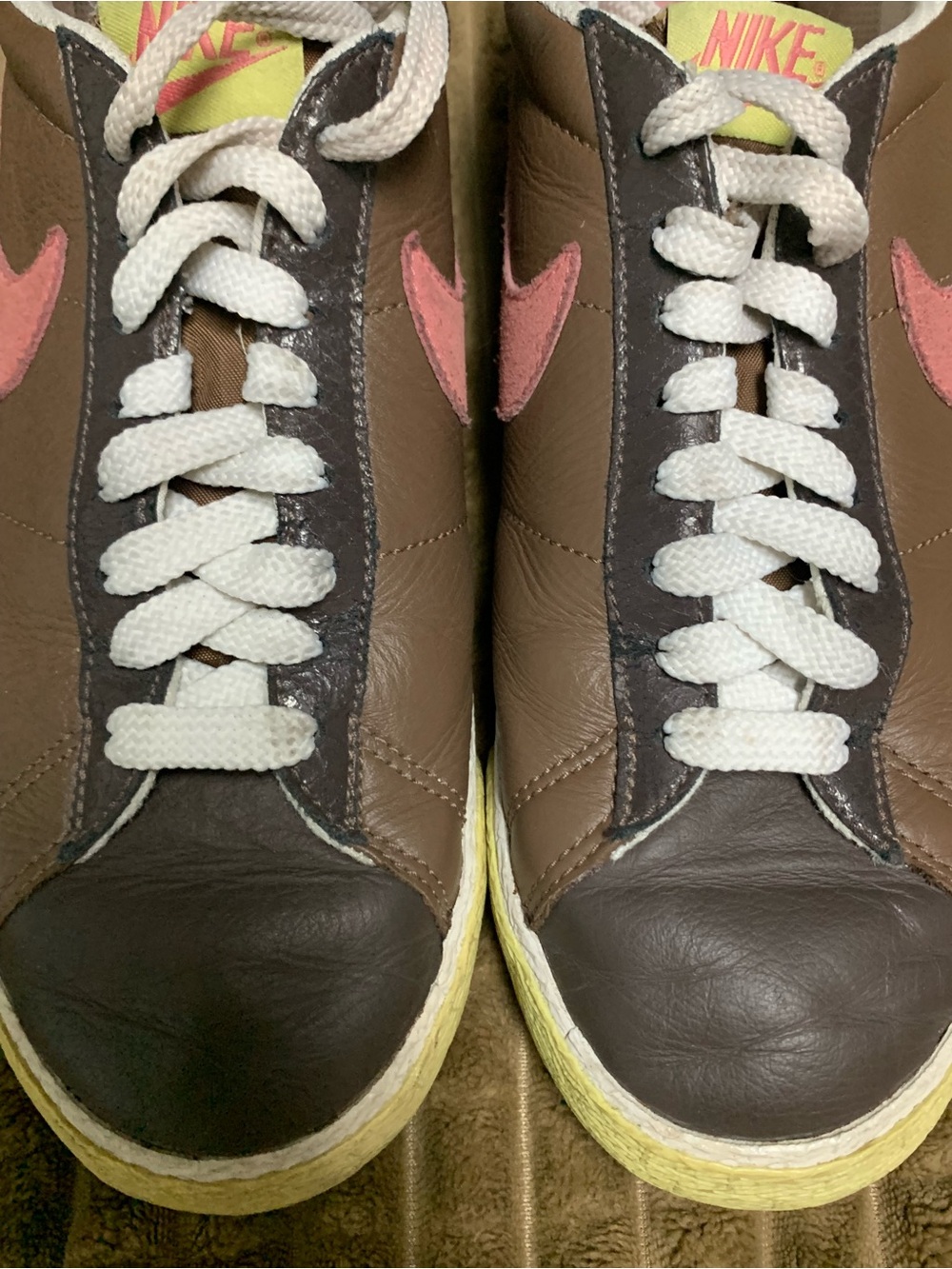 Very  Rare  2007  Women’s  Brown Leather Sneakers  with Pink Swoosh Made in Thai